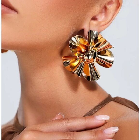 Gold flower statement earrings M228 - Picture 1 of 5